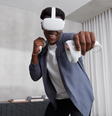 Oculus Quest 2, a segunda versão do dispositivo de realidade virtual do Facebook  Foto: Facebook Newsroom / Reprodução