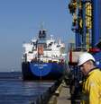Navio-tanque em terminal de petróleo de Ust-Luga, na Rússia 
09/04/2014
REUTERS/Alexander Demianchuk  Foto: Reuters