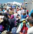 Fila diante de novo acampamento erguido após incêndio que destruiu o campo de Moria  Foto: DW / Deutsche Welle