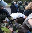 Os protestos em Belarus têm sido duramente reprimidos pelas autoridades  Foto: Getty Images / BBC News Brasil