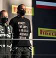 Vencedor do GP da Toscana, Lewis Hamilton protesta contra assassinato de Breonna Taylor   Foto: Mercedes / Grande Prêmio