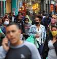 Pessoas caminham em rua comercial de São Paulo em meio à pandemia de Covid-19
15/07/2020
 REUTERS/Amanda Perobelli  Foto: Reuters