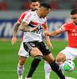Inter e São Paulo ficam no empate no Beira-Rio e se mantêm, respectivamente, na segunda e terceira colocações do Campeonato Brasileiro (Ricardo Duarte/Divulgação Internacional)  Foto: LANCE!