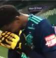 Hugo se emocionou após o apito final do jogo entre Palmeiras e Flamengo no Allianz Parque  Foto: Reprodução / Twitter / Flamengo / Estadão