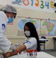 Profissional da saúde realiza coleta para teste de Covid-19 em escola de São Paulo (SP) 
01/10/2020
REUTERS/Amanda Perobelli  Foto: Reuters