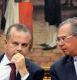 Ministro do Desenvolvimento Regional, Rogerio Marinho, conversa com o ministro da Economia, Paulo Guedes. 8/5/2019. REUTERS/Adriano Machado  Foto: Reuters