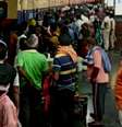 Estação de trem na Índia: maioria das mortes por covid-19 foi em cidades, mas pandemia se espalha para interior  Foto: DW / Deutsche Welle