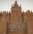 As mudanças climáticas têm reduzido a disponibilidade de adobe de alta qualidade para construções históricas em Djenné, no Mali  Foto: Getty Images / BBC News Brasil