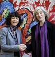 Microbiologista francesa Emmanuelle Charpentier e professora norte-americana Jennifer Doudna posam para foto em Oviedo, na Espanha em 2015
21/10/2015 REUTERS/Eloy Alonso  Foto: Reuters