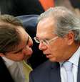 Maia e Guedes conversam durante sessão da comissão da reforma da Previdência no ano passado
08/05/2019
REUTERS/Adriano Machado  Foto: Reuters