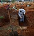 Covas abertas em cemitério de São Paulo (SP) em meio à pandemia de coronavírus 
16/07/2020
REUTERS/Amanda Perobelli  Foto: Reuters