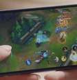 Em parceria inédita, o League of Legends, sucesso dos games, poderá ser jogado diretamente no iPhone 12   Foto: Apple/Reprodução / Estadão