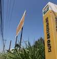 Dutos de combustíveis da Petrobras na região de Duque de Caxias (RJ). "Duto enterrado, não escavar", avisa a placa. 17 de setembro de 2019. . REUTERS/Sergio Moraes  Foto: Reuters