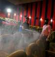Funcionários sanitizam sala de cinema em Ahmedabad, na Índia
15/10/2020
REUTERS/Amit Dave  Foto: Reuters