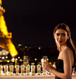 Lily Collins virou a celebridade do momento em razão do frenesi em torno de sua personagem Emily  Foto: Divulgação