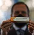 Doria segura caixa da vacina da Sinovac contra a Covid-19
21/07/2020
REUTERS/Amanda Perobelli  Foto: Reuters