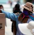 Boliviana vota em seção eleitoral durante a eleição presidencial em La Paz, Bolívia, 18 de outubro de 2020. REUTERS/Ueslei Marcelino  Foto: Reuters