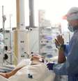 Pessoal médico trata paciente com Covid-19 em hospital em Bérgamo, na Itália
12/05/2020
REUTERS/Flavio Lo Scalzo  Foto: Reuters