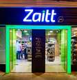 A loja autônoma da Zaitt funciona no esquema "scan and go", em que o consumidor precisa ler códigos QR para entrar no mercado e comprar produtos  Foto: Zaitt / Divulgação