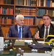 Os ministros Tarcísio de Freitas, da Infraestrutura, e Marcos Pontes, da Ciência e Tecnologia, participam de live com o presidente Jair Bolsonaro  Foto: Reprodução / Estadão