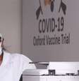 Pesquisas da vacina de Oxford começaram no fim de abril  Foto: Reuters / BBC News Brasil