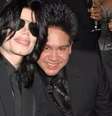 Michael Jackson e príncipe Haji Azim: a amizade foi fiscalizada pela imprensa e virou assunto proibido em Brunei   Foto: Reprodução