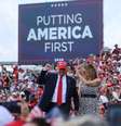 Trump faz comício em estádio em Tampa, Flórida
29/10/2020
REUTERS/Jonathan Ernst  Foto: Reuters