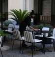 Grécia restringiu o funcionamento de bares e restaurante por causa da pandemia   Foto: Costas Baltas / Reuters
