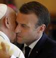 Papa Francisco e Emmanuel Macron durante reunião em 26 de junho de 2018  Foto: EPA / Ansa - Brasil
