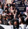 Mulheres em manifestação contra o presidente americano Donald Trump  Foto: Reuters / BBC News Brasil