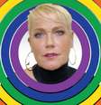 O fato de ser contratada da RecordTV, ligada à Igreja Universal, não impediu Xuxa de se tornar uma voz em defesa dos LGBT+  Foto: Sala de TV
