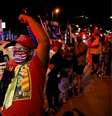 Eleitores republicanos comemoram vitória de Trump em Little Havana, na Flórida  Foto: Reuters / BBC News Brasil