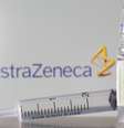 Tubo de ensaio rotulado como de vacina em frente a logo da AstraZeneca em foto de ilustração
09/09/2020 REUTERS/Dado Ruvic  Foto: Reuters