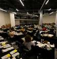 Funcionários durante apuração de votos da eleição presidencial dos EUA em Atlanta
04/11/2020 REUTERS/Brandon Bell  Foto: Reuters