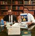 Durante live nesta quinta-feira, o presidente Jair Bolsonaro mostrou santinhos de 18 candidatos a prefeituras, câmaras municipais e à eleição suplementar do Senado  Foto: Reprodução/Facebook / Estadão