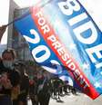 Simpatizantes de Biden comemoram resultado neste sábado  Foto: Reuters / BBC News Brasil