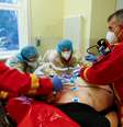 Equipe médica trata paciente com suspeita de Covid-19 em hopital em Berlim
20/10/2020
REUTERS/Fabrizio Bensch  Foto: Reuters