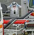 Operador sanitário no Hospital Cardarelli, em Nápoles, sul da Itália  Foto: ANSA / Ansa