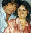 Antônio Marcos e Débora Duarte na revista ‘Amiga’: relacionamento fez Vanusa ter crises de choro  Foto: Revista Amiga / Reprodução