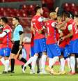 Com dois de Vidal, Chile bate o Peru e alcança 1ª vitória nas Eliminatórias  Foto: Martin Bernetti / Reuters