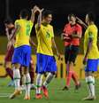 Roberto Firmino comemora o primeiro gol com o companheiro Nelson Almeida  Foto: Reuters