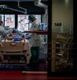 Médicos tratam paciente de Covid-19 em hospital nos arredores de Paris
17/11/2020
REUTERS/Gonzalo Fuentes  Foto: Reuters
