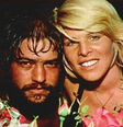 Bonitos, carismáticos e talentosos: os fãs tinham curiosidade voraz a respeito da vida íntima do casal Antonio Marcos e Vanusa  Foto: Reprodução