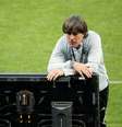 Técnico da Alemanha, Joachim Loew, durante treino da equipe em Kiev
09/10/2020 REUTERS/Gleb Garanich  Foto: Reuters