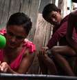 Francinete Almeida moradora de uma área alagada de Macapá, luta para obter água tratada  Foto: DW / Deutsche Welle