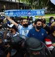Pessoas se aglomeram para o velóeio de Diego Maradona na Casa Rosada, em Buenos Aires
26/11/2020 REUTERS/Matias Baglietto  Foto: Reuters