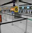 Área de check-in praticamente deserta em aeroporto em Crawley, no Reino Unido
27/11/2020
REUTERS/Peter Nicholls  Foto: Reuters
