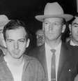 Lee Harvey Oswald durante uma coletiva de imprensa após sua prisão em Dallas  Foto: AFP/Getty Images / BBC News Brasil