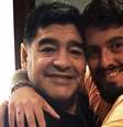 Os Maradonas: o afeto demorou, mas foi intenso nos anos de convivência após o reconhecimento da paternidade  Foto: Reprodução