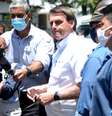 Jair Bolsonaro tirou a máscara para cumprimentar apoiadores  Foto: Jorge Hely/FramePhoto / Estadão Conteúdo